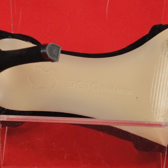 BCBGeneration black lacy high heel size 5 1/2 - Picture 4 of 8
